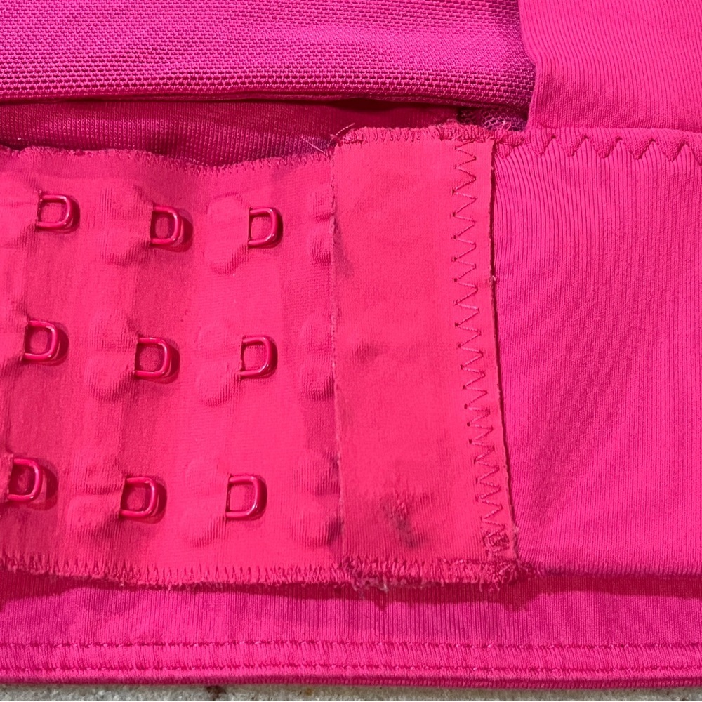 Lululemon Pink Criss-Cross Back Sports Bra - Size 4 - Picture 8 of 8